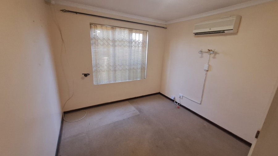 2 Bedroom Property for Sale in Langenhovenpark Free State